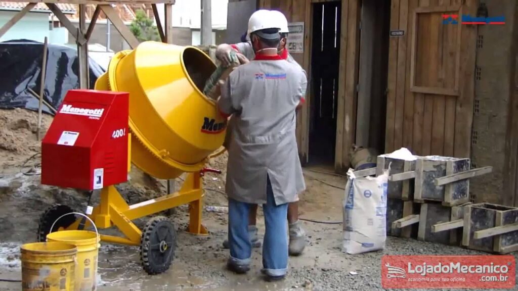 💪 Aumento da resistência do concreto com a betoneira Uma das grandes vantagens da betoneira é o impacto direto na resistência e qualidade do concreto produzido. Isso acontece porque a mistura feita na betoneira: Garante distribuição uniforme dos materiais secos e úmidos Elimina pontos de acúmulo de cimento ou excesso de água Evita “ilhas secas” ou bolhas de ar na massa Respeita o tempo ideal de mistura, algo difícil de controlar manualmente 📌 Com isso, o concreto final atinge melhores níveis de resistência à compressão, o que resulta em estruturas mais seguras, duráveis e com menor risco de trincas e infiltrações. Além disso, o uso da betoneira permite controlar a proporção exata da dosagem (cimento, areia, brita e água), garantindo que o concreto esteja dentro dos padrões corretos para a aplicação desejada — seja para alvenaria, fundação ou laje.