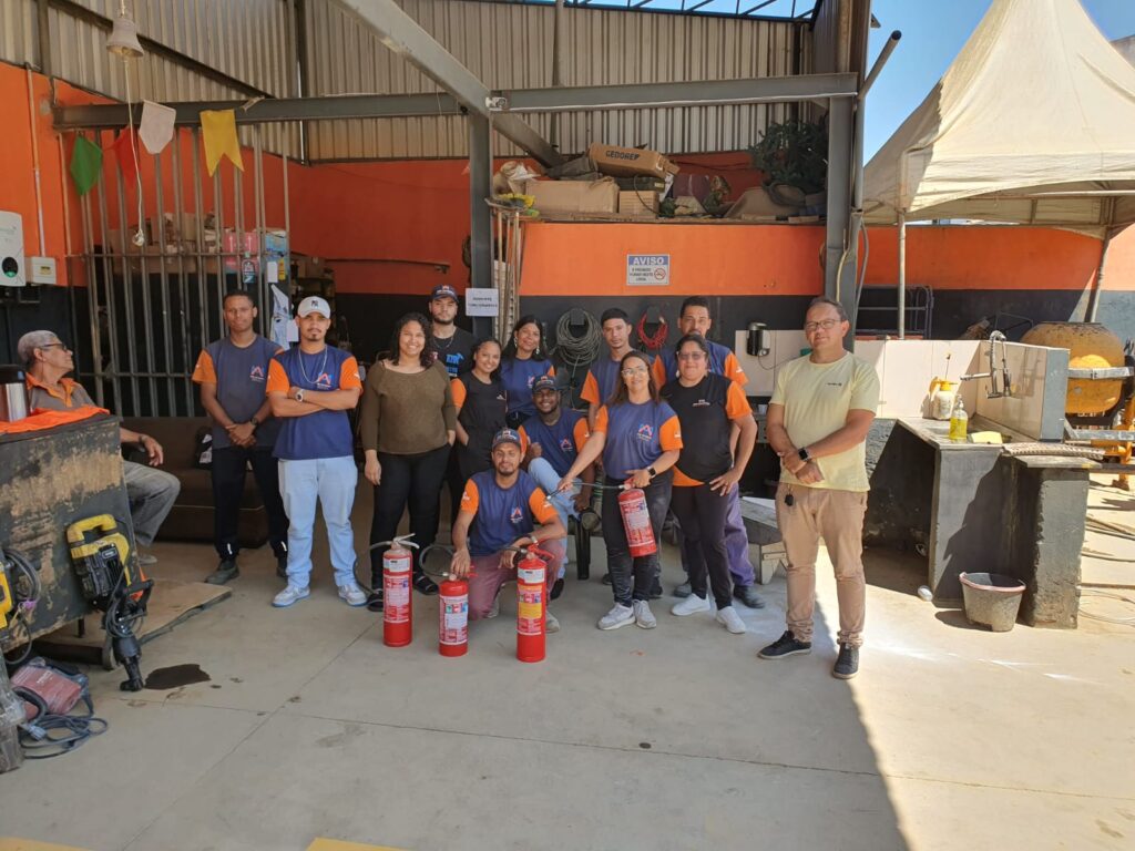 treinamento-amr-locadora-prevenca-combate-incencio-extintor-vitoria-da-conquista-express-AMR-locadora-locaçoes-aluguel-equipamentos